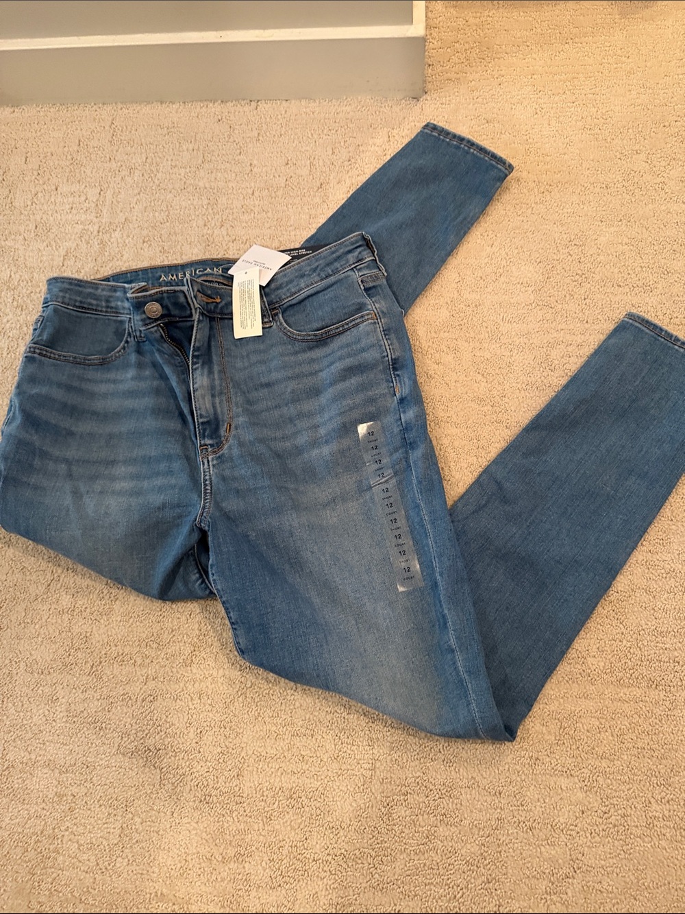 American Eagle medium wash skinny jeans NWT